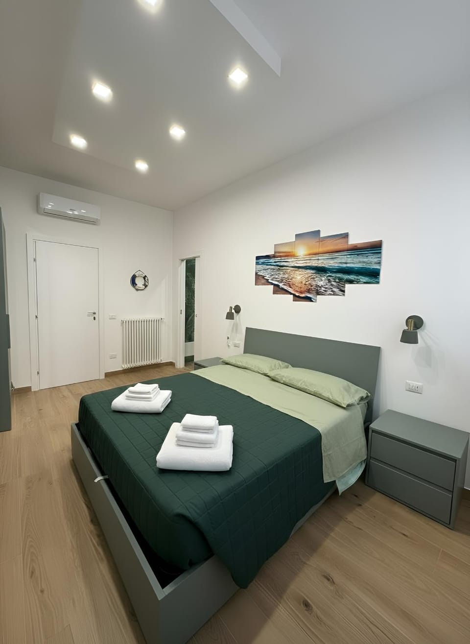 Photo of the whole room, Bedroom