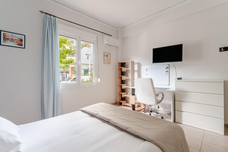 Bed, TV and multimedia, Bedroom, air conditioner