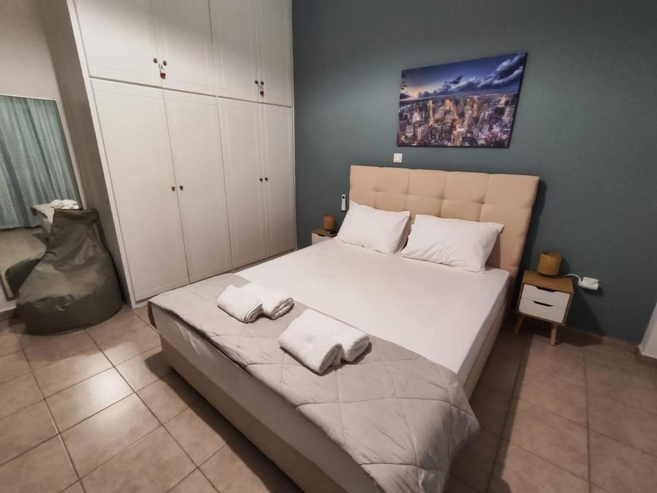 Bed, Photo of the whole room, Bedroom, towels, wardrobe