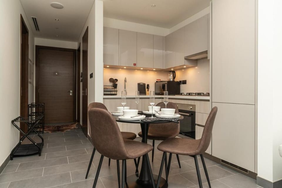 Crest Serene Stay for 4 Guests 1BR and Cozy Room Apartment in Dubai