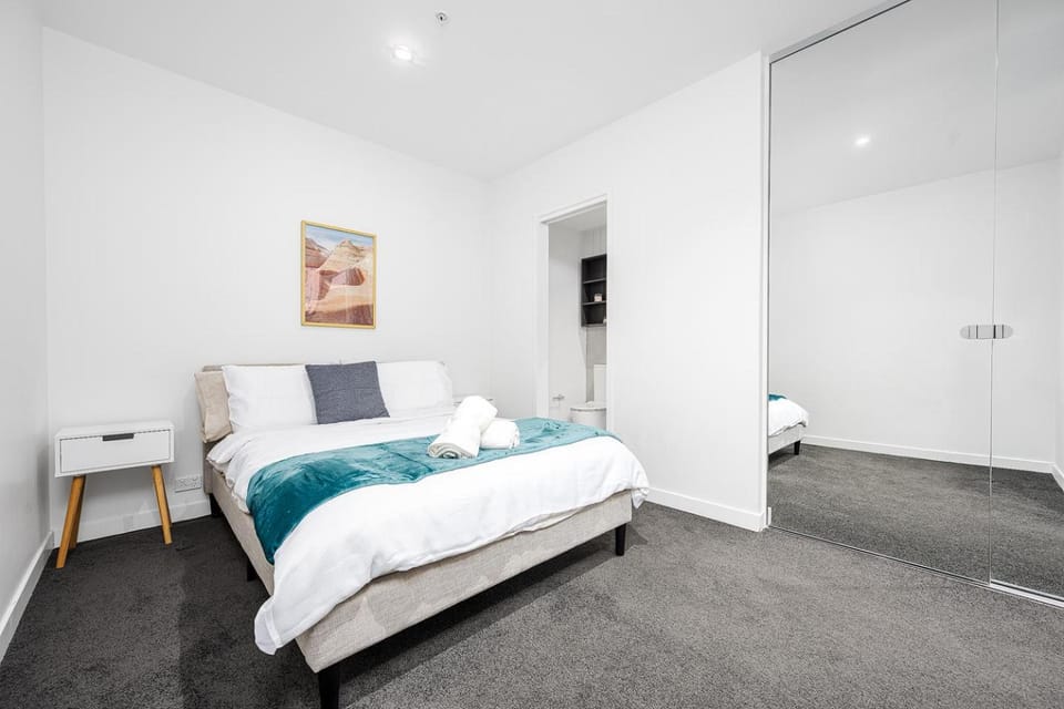 Prime Location in the heart of Melbourne CBD 2BR 2BR Free Parking Apartment in Southbank