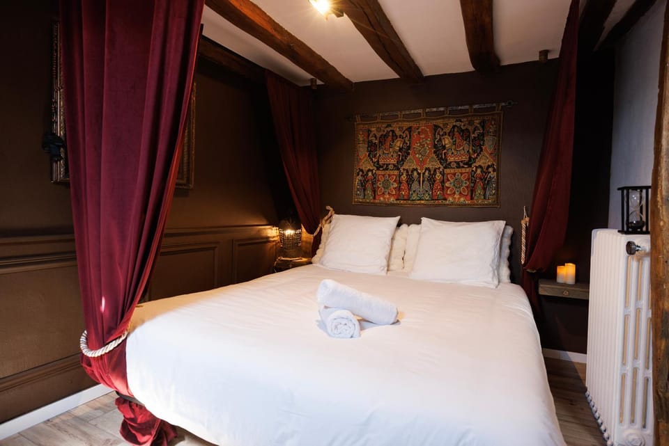 Bed, Photo of the whole room