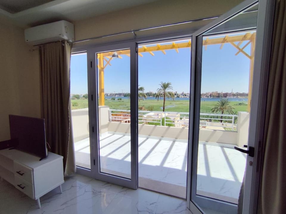 Royal Nile Villa - Luxury Nile Sky Penthouse 2 Apartment in Luxor