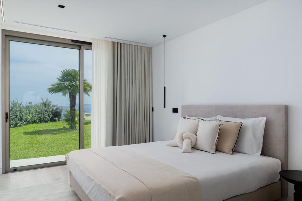 Bed, Photo of the whole room, Bedroom, Sea view
