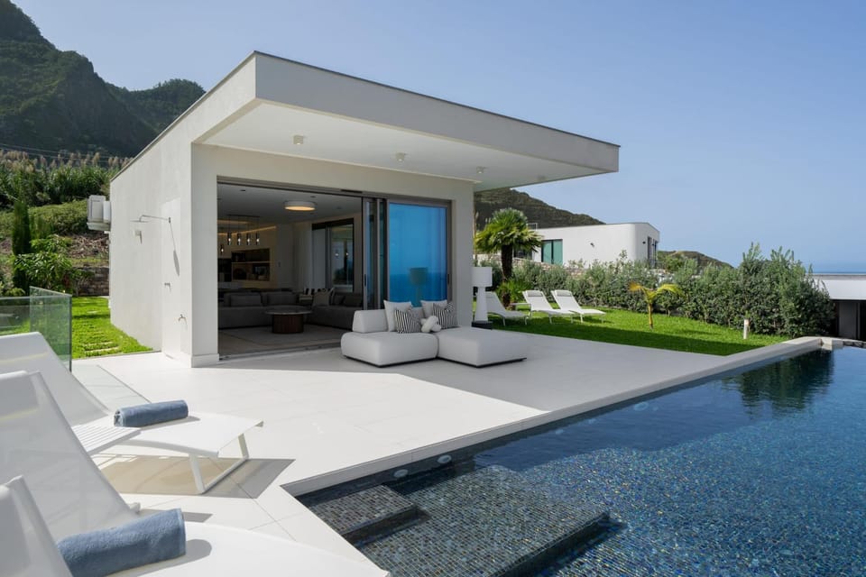 Property building, Day, Seating area, Swimming pool, sunbed