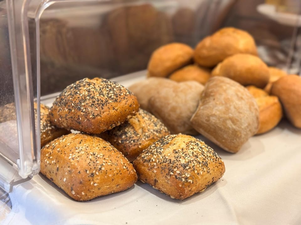 Restaurant/places to eat, Breakfast, Continental breakfast