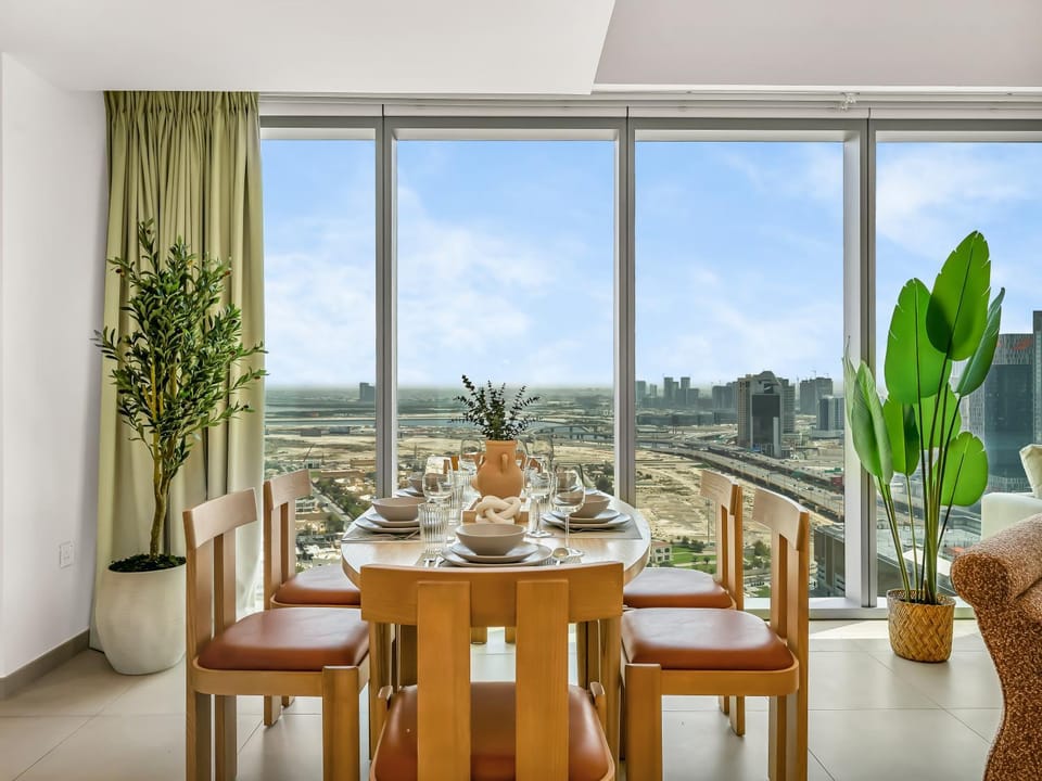 Day, View (from property/room), Living room, Seating area, Dining area