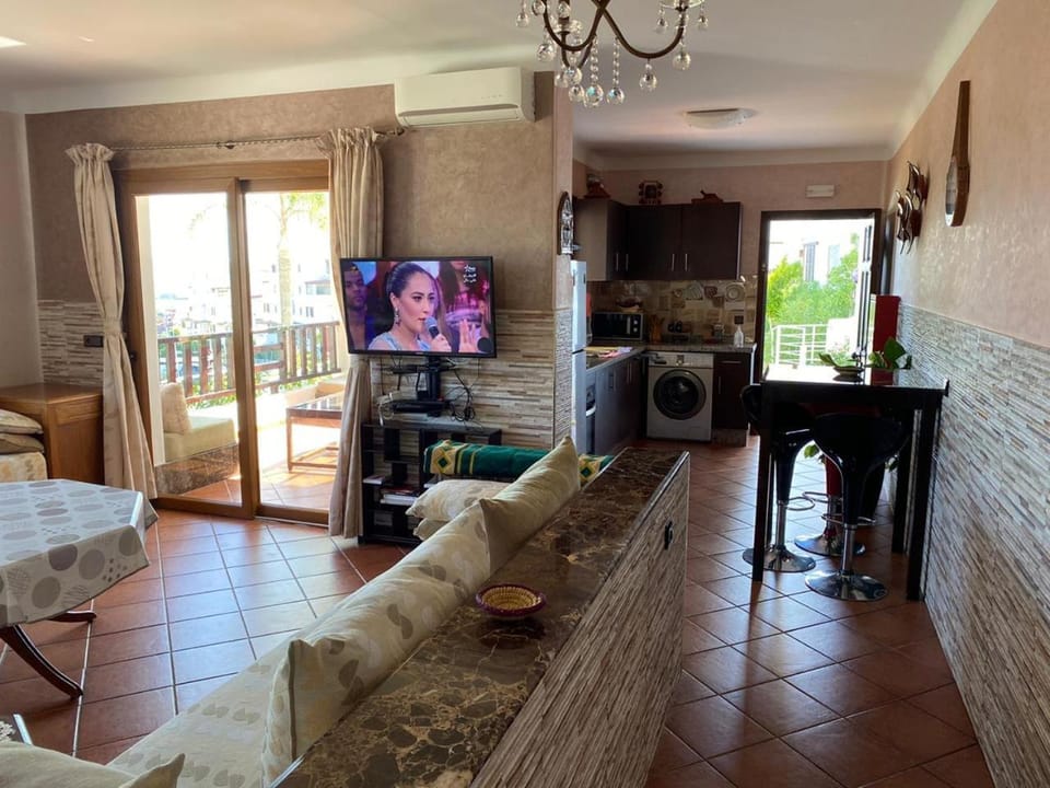 Kitchen or kitchenette, Living room, Dining area