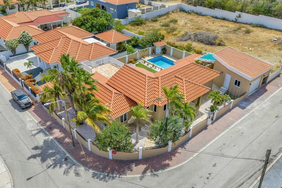 Rooi Koochi 29-B House in Savaneta