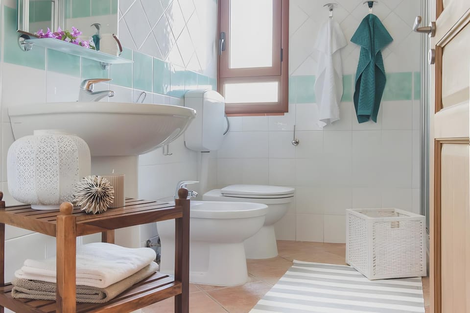 Bathroom, Living room