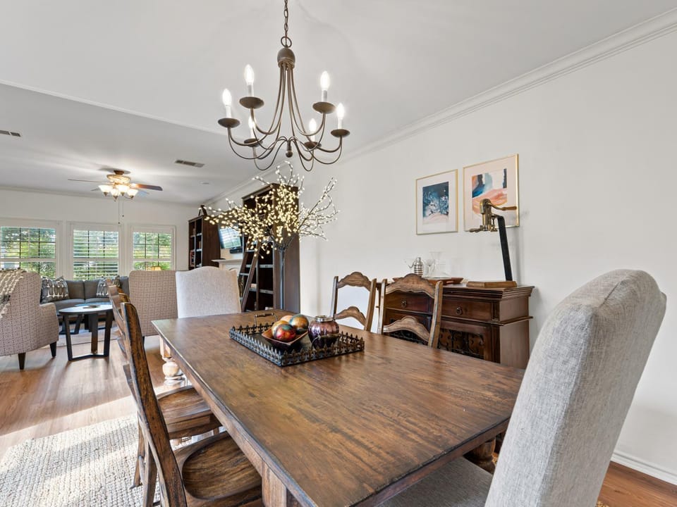 North Dallas Retreat - 3 BR - Spacious Backyard House in Dallas