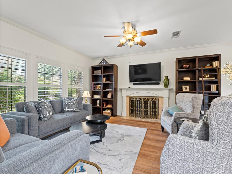 North Dallas Retreat - 3 BR - Spacious Backyard House in Dallas