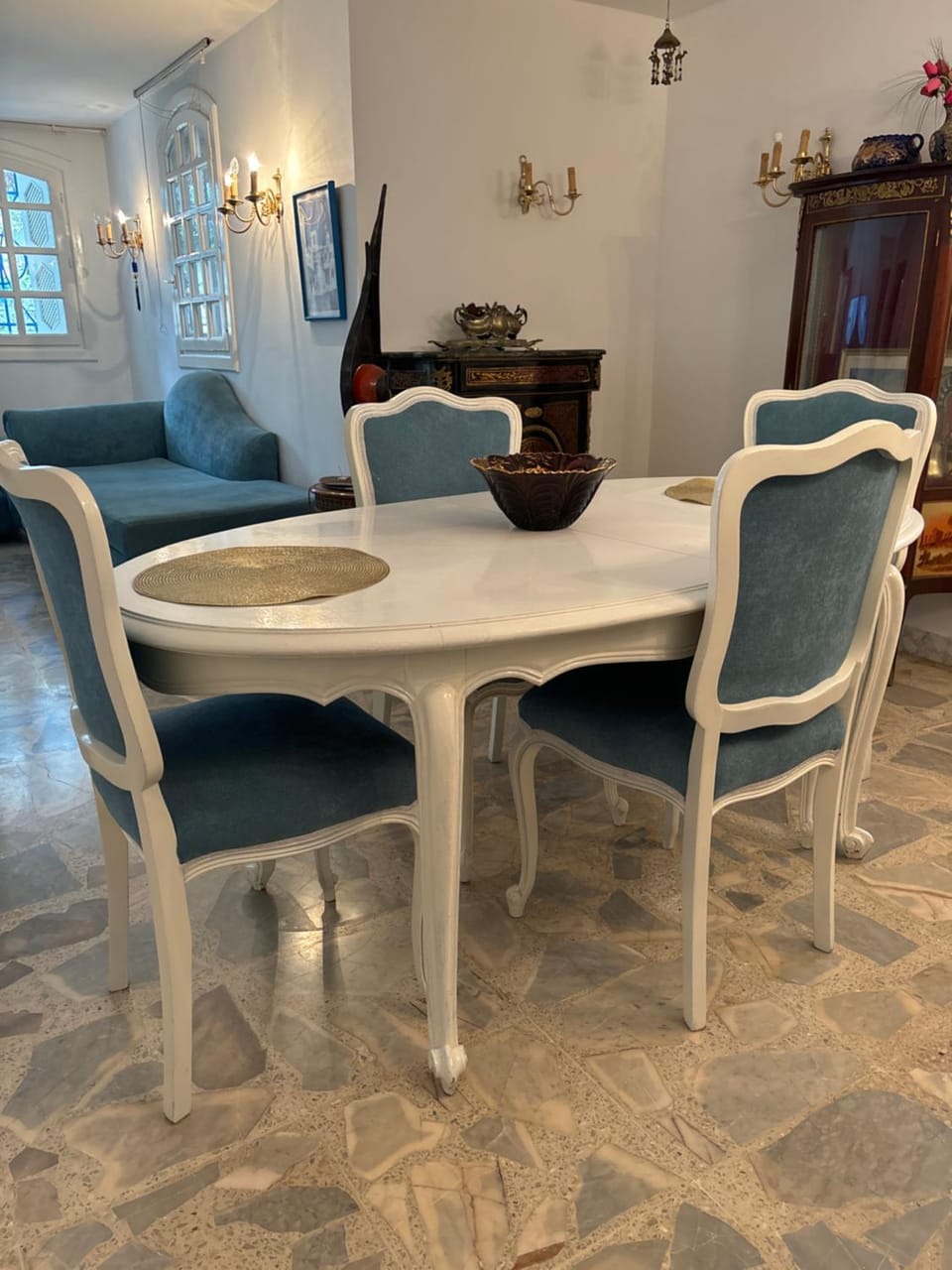 Seating area, Dining area
