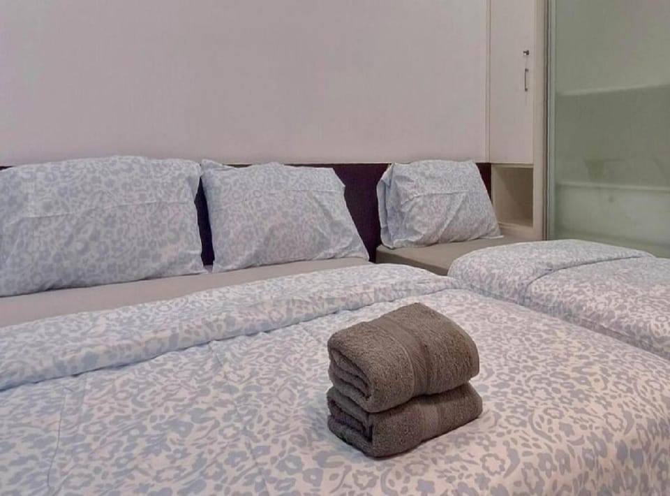 Bed, Bedroom, wardrobe, air conditioner