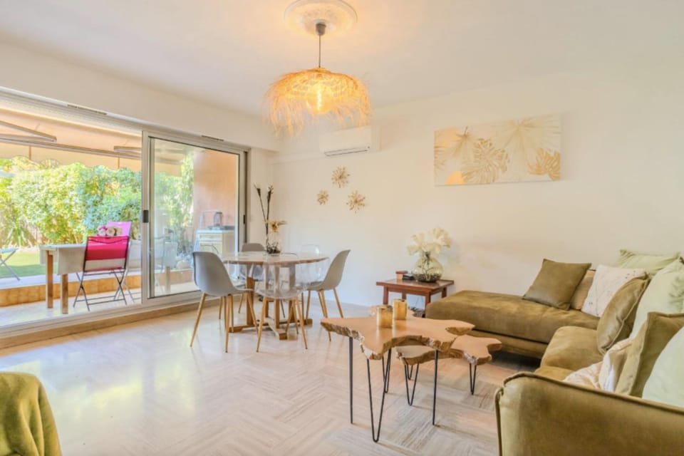 Charming 80m for 6 people with garden Apartment in Cagnes-sur-Mer