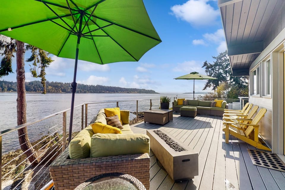 Watauga Beach House House in Bainbridge Island