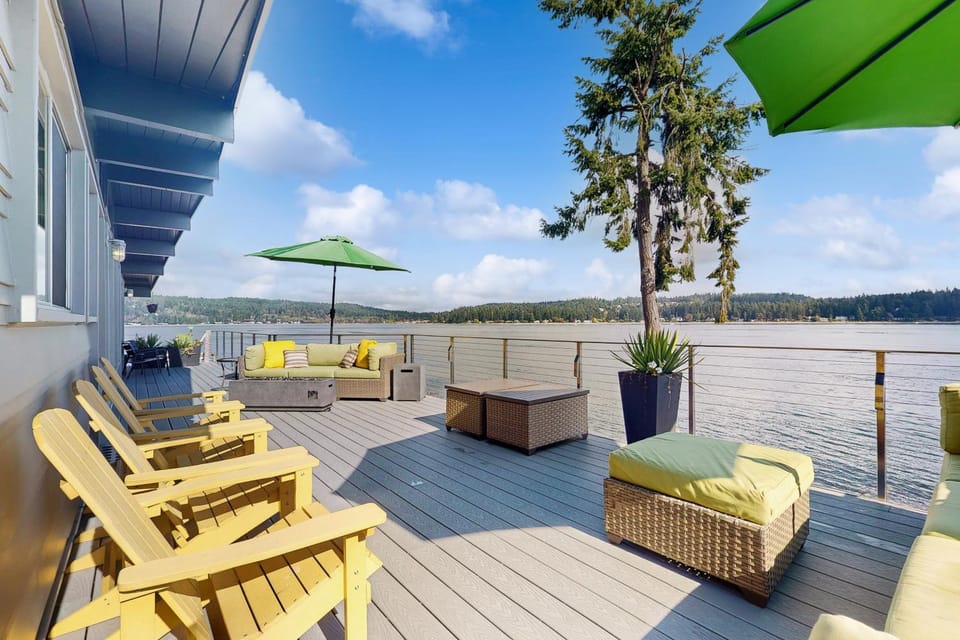 Watauga Beach House House in Bainbridge Island
