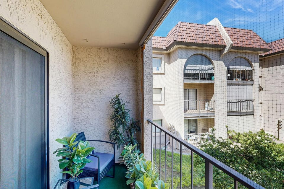 Mtn-View Balcony: Condo 6 Mi to Dtwn Phoenix House in Phoenix