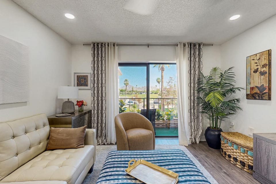 Mtn-View Balcony: Condo 6 Mi to Dtwn Phoenix House in Phoenix