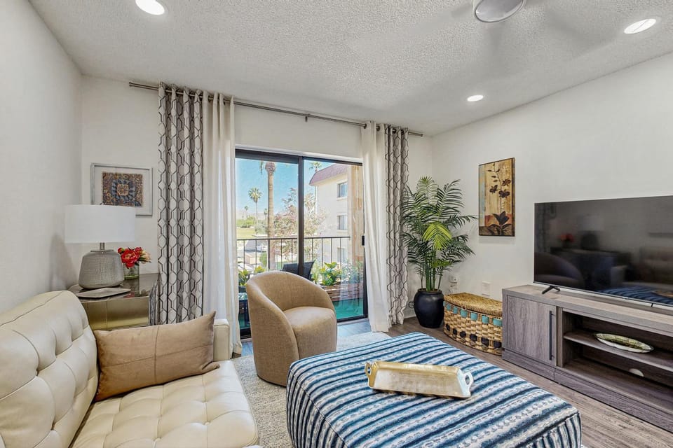 Mtn-View Balcony: Condo 6 Mi to Dtwn Phoenix House in Phoenix