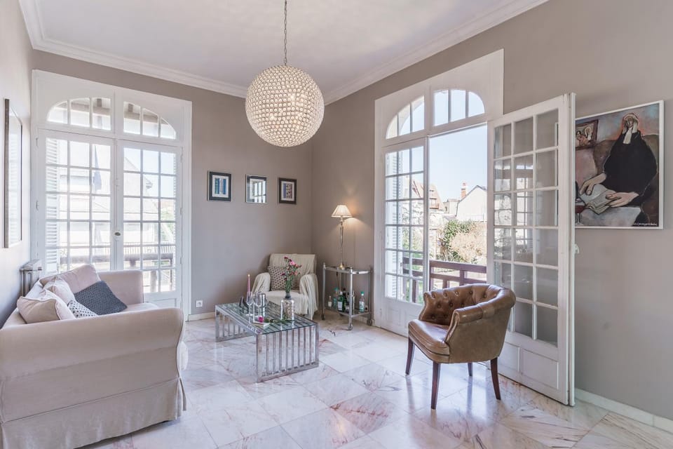 Living room, Seating area