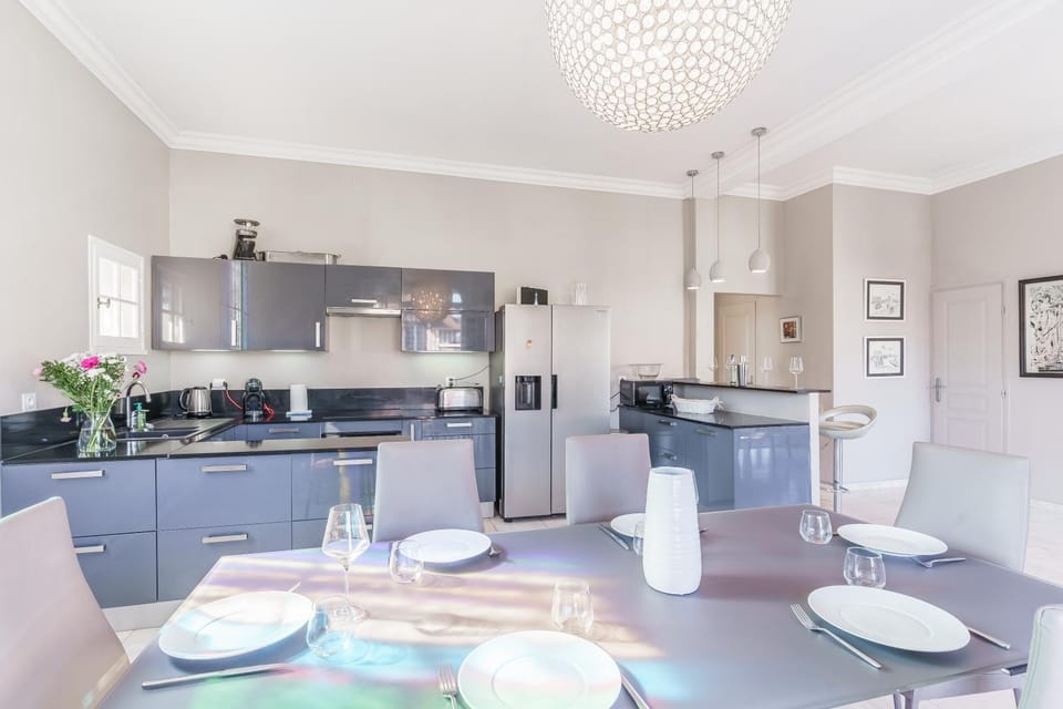 Kitchen or kitchenette, Dining area, dishwasher, oven, stove, toaster