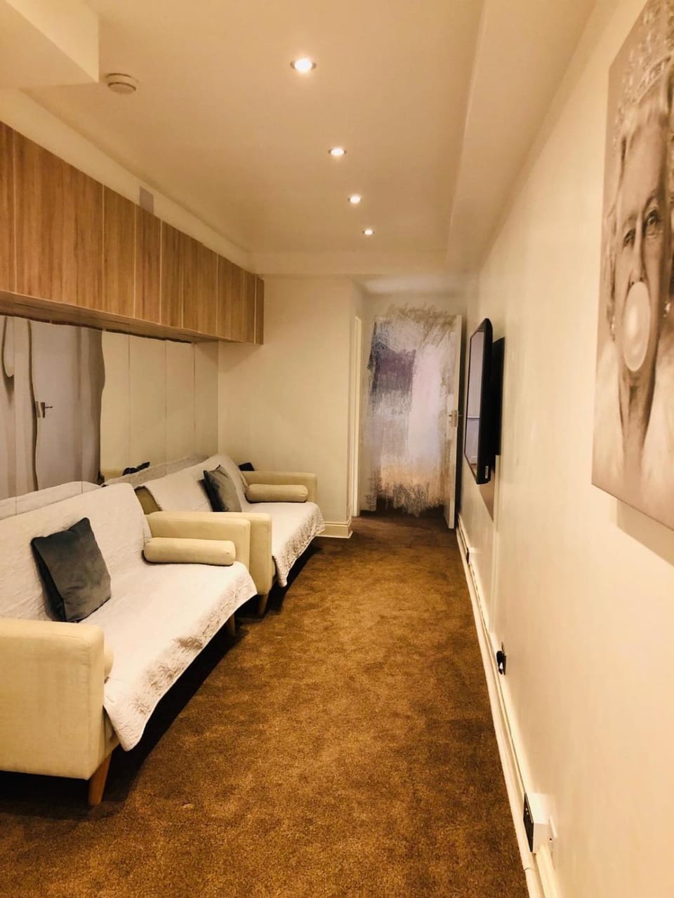 Large 4 BR Flat near Victoria Station - Great for Groups Apartment in City of Westminster