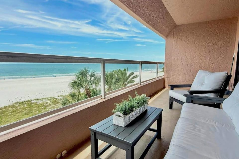 Crescent Beach Club 4D House in Sand Key