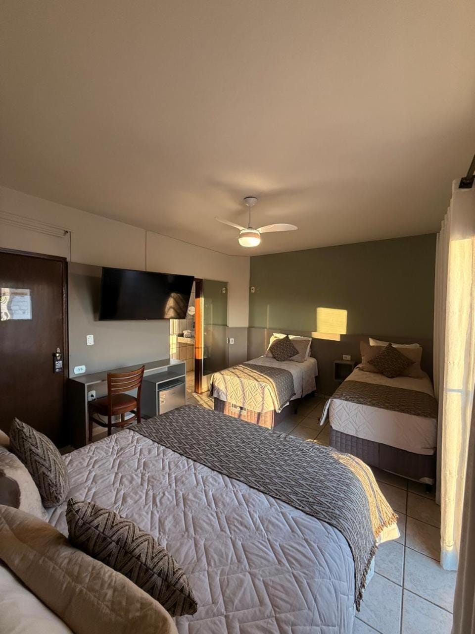 Bed, Photo of the whole room, City view, minibar, safe, air conditioner