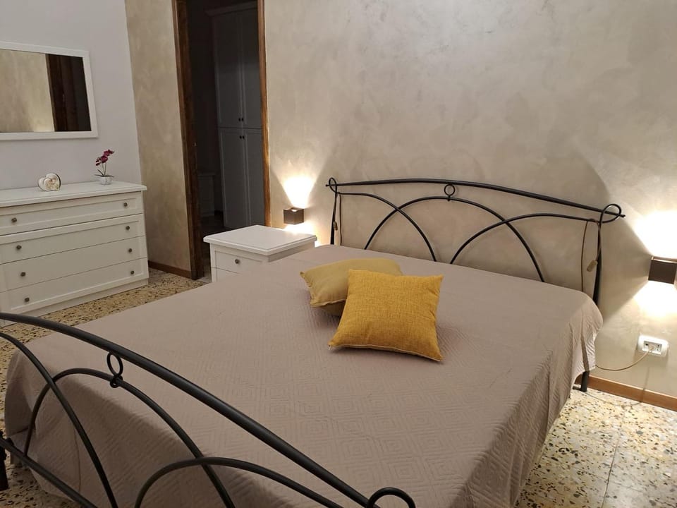 Restaurant/places to eat, Bedroom