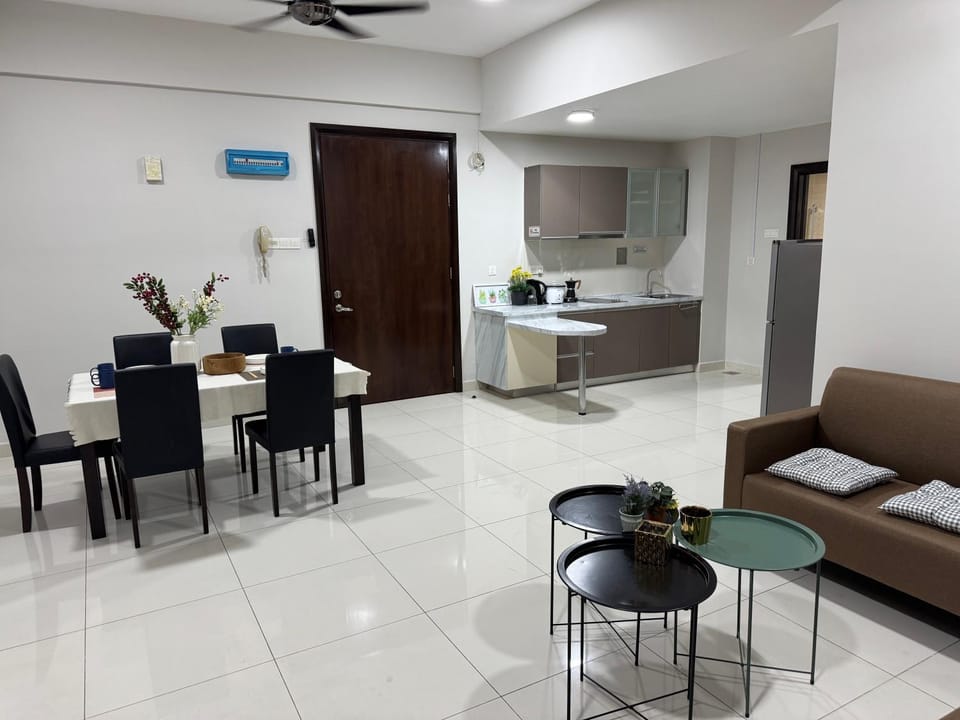 Kitchen or kitchenette, Living room, Dining area