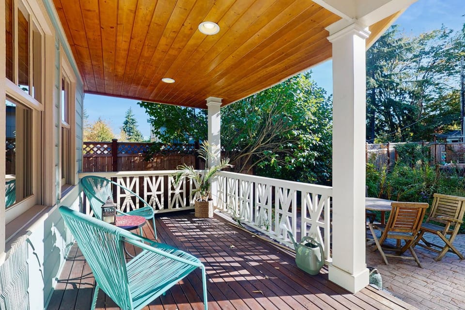 Seattle’s Cozy Coast Retreat House in Lake City