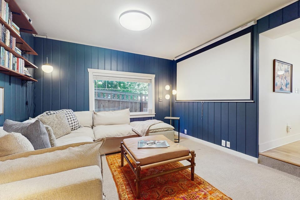 Seattle’s Cozy Coast Retreat House in Lake City