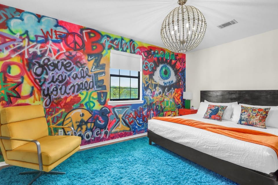 Urban Retreat at Coddiwomple Cottages House in Canyon Lake