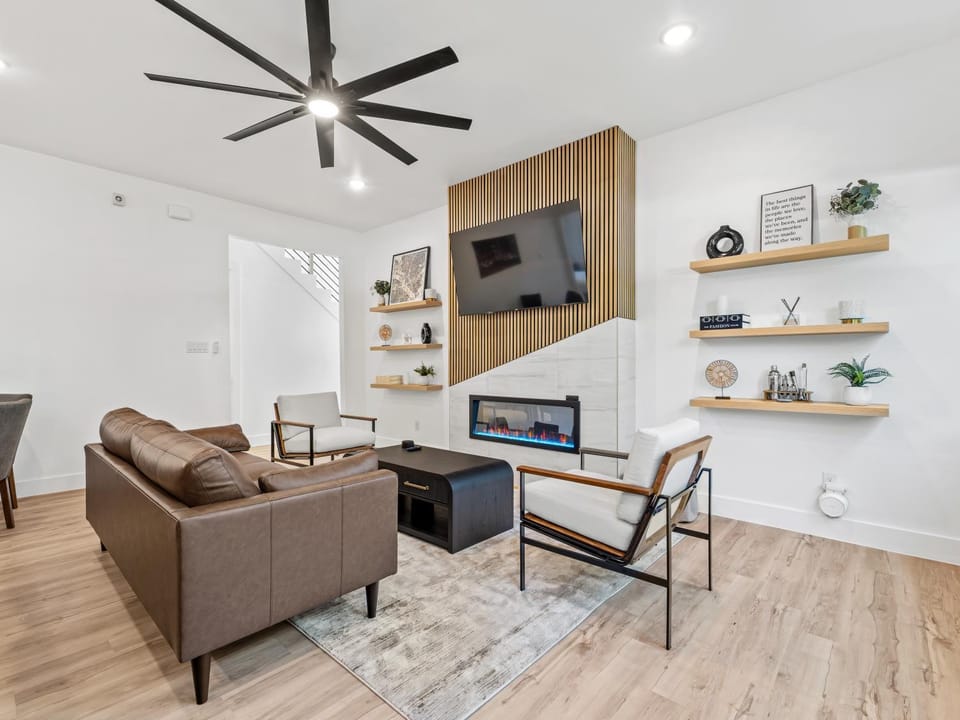 Bottom District Skyline Retreat House in Dallas