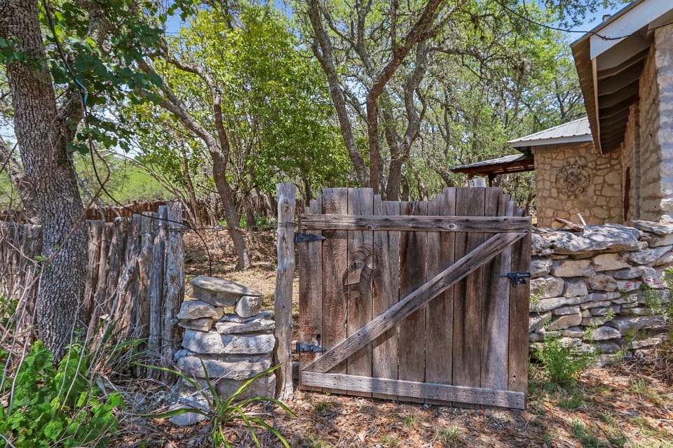 Starry Hilltop House in Texas