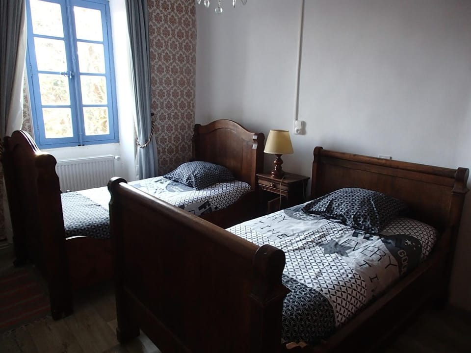 Property building, Living room, Bedroom