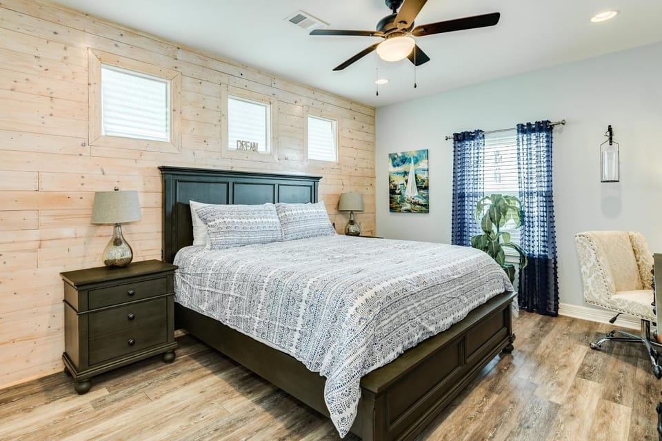 Prime Steps to Beach Large Deck Pet Friendly House in Bolivar Peninsula