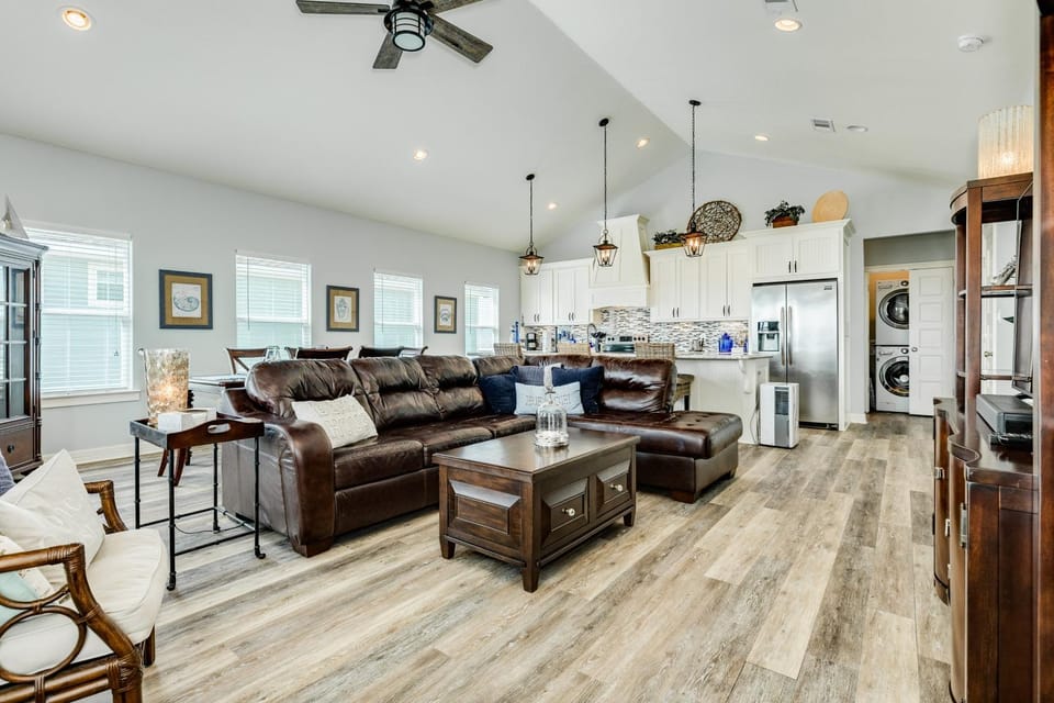 Prime Steps to Beach Large Deck Pet Friendly House in Bolivar Peninsula