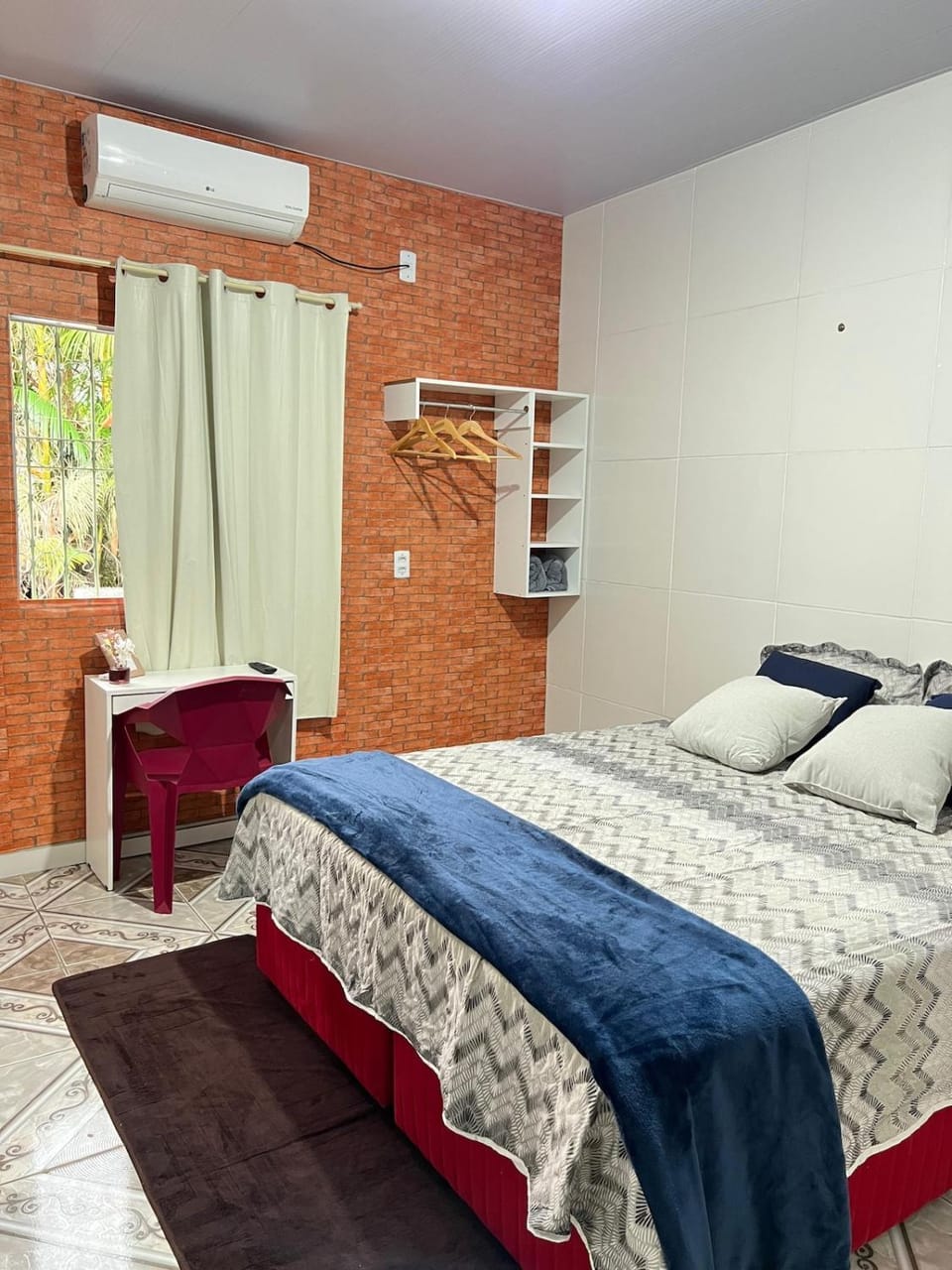 Photo of the whole room, Bedroom, air conditioner