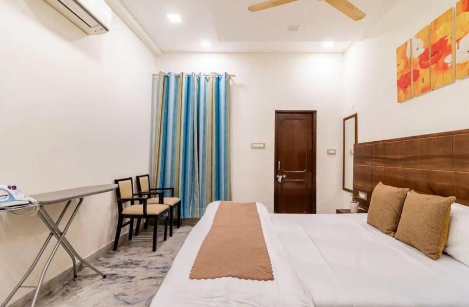 Stylish & Cozy Retreat With Jacuzzi Villa in Jaipur