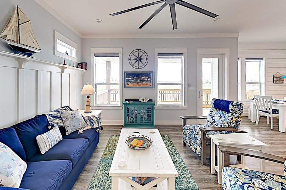 Escape Canal Front Boat Deck Fishing Spot House in Texas City
