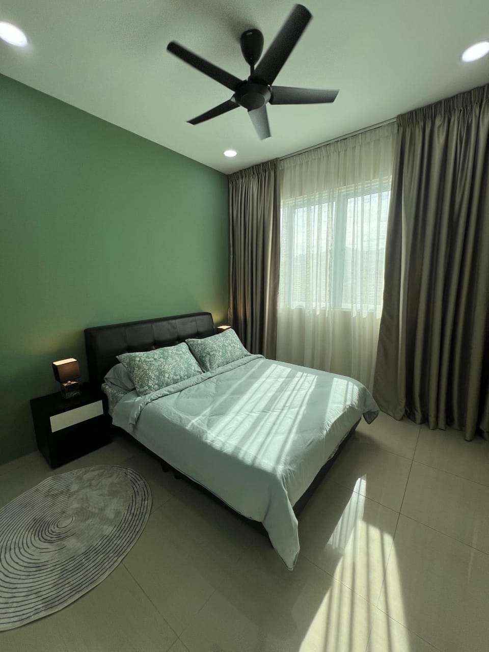 Cozy Modern Condo with Pool & City Access Apartment in Penang