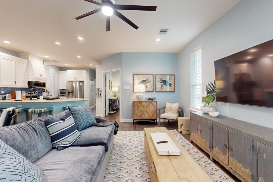 Retreat Gulf Views Large Deck Group Ready House in Alvin