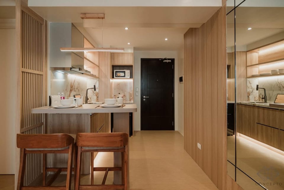 Kitchen or kitchenette, Dining area