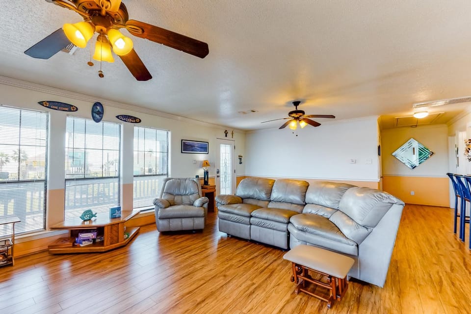 Escape Gulf Views Large Deck Pet Friendly House in Bolivar Peninsula