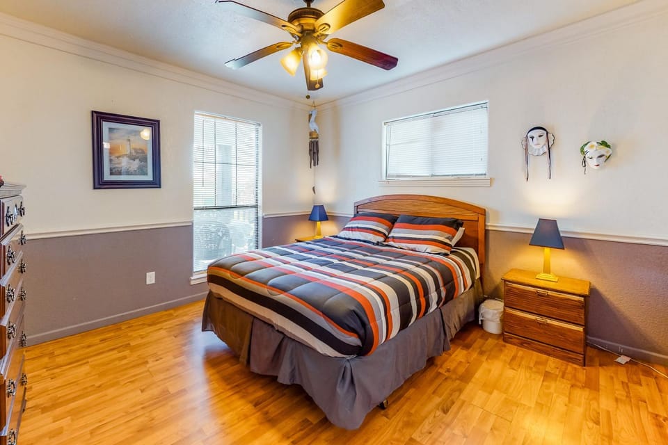 Escape Gulf Views Large Deck Pet Friendly House in Bolivar Peninsula