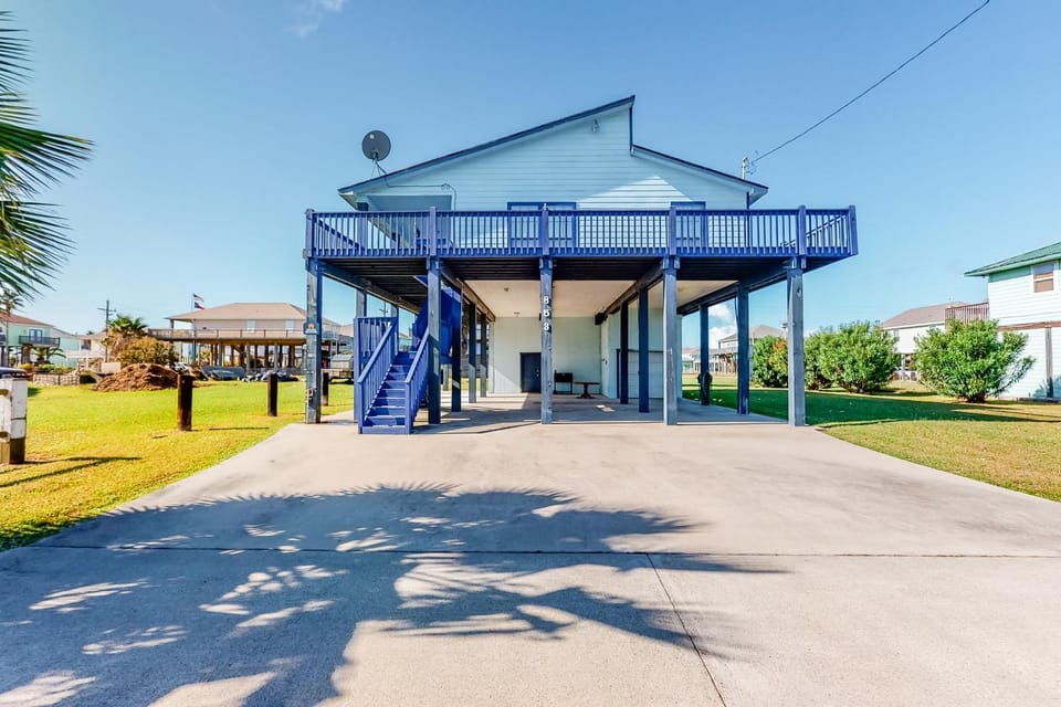 Escape Gulf Views Large Deck Pet Friendly House in Bolivar Peninsula