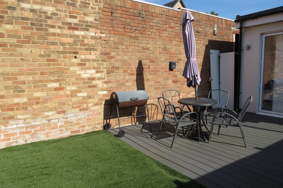 Patio, Day, Garden, Balcony/Terrace