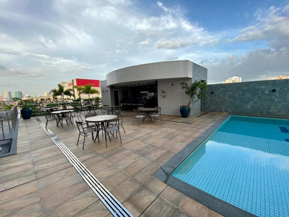 Day, Swimming pool